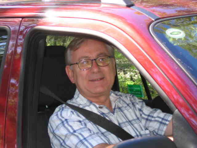 The Editor driving a 
Land Rover Freelander 
at Mt Sugarloaf NSW